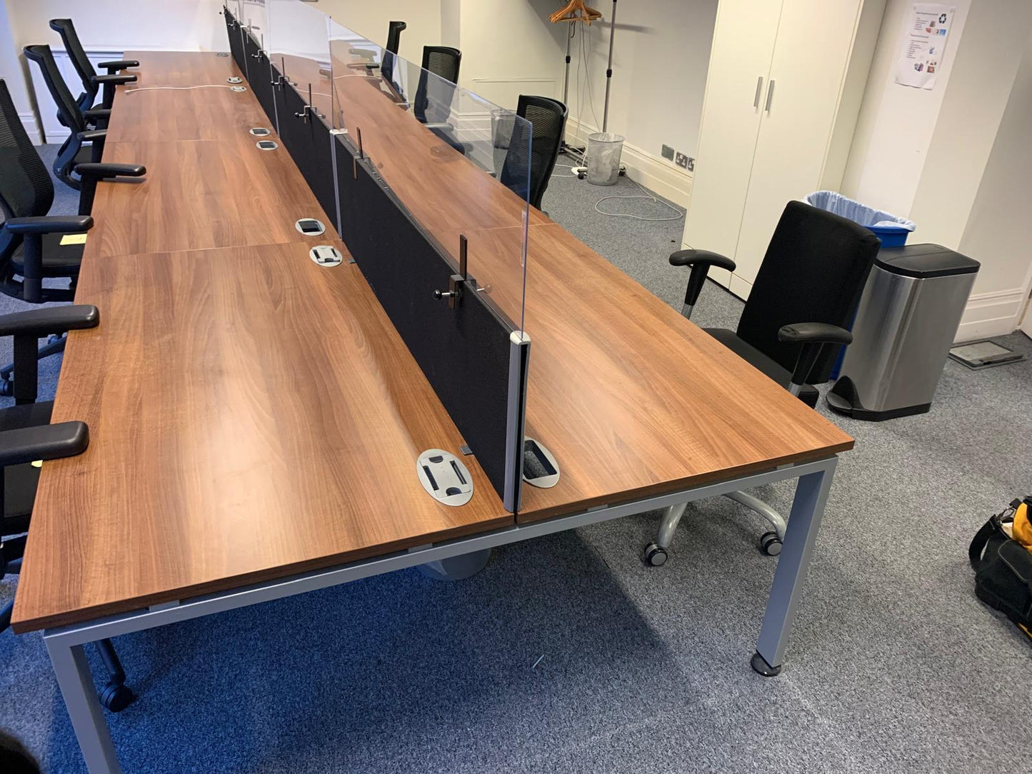 Pre-Owned 8 Pod Office bench desk Walnut 160cm x 80cm