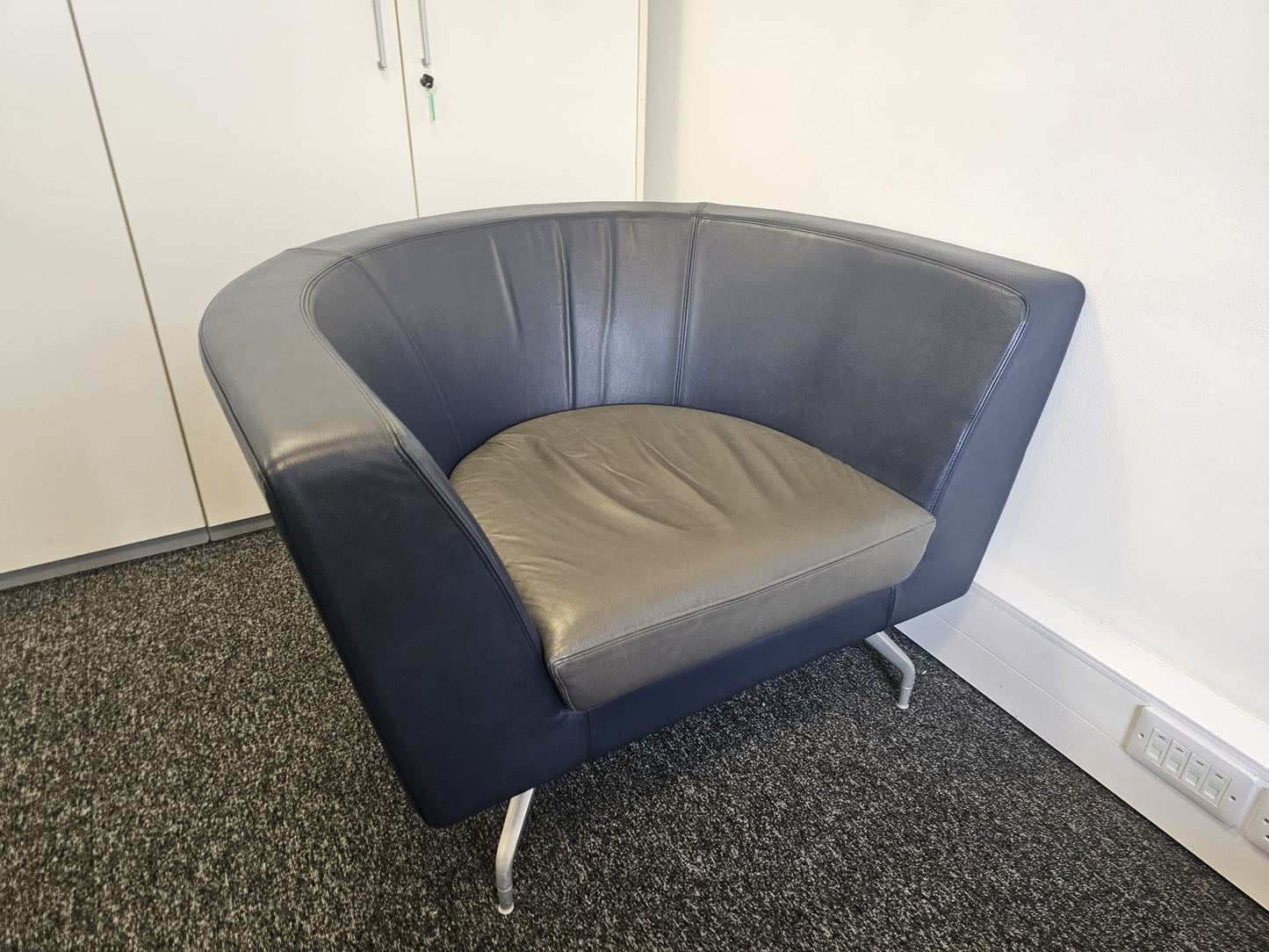 Reception area sofa in blue and black by Orangebox Cwtch