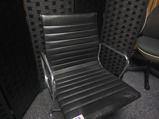 Black leatherette Swivel Meeting Chair- Ribbed Auto-Return Swivel Chair