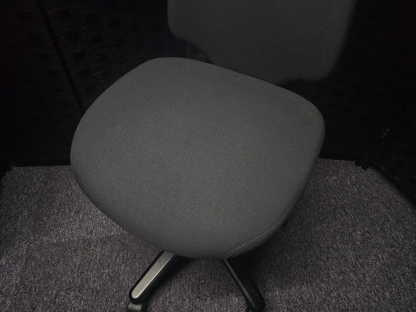 Used Adjustable Ergonomic Office Chair in Dark Grey - without arms