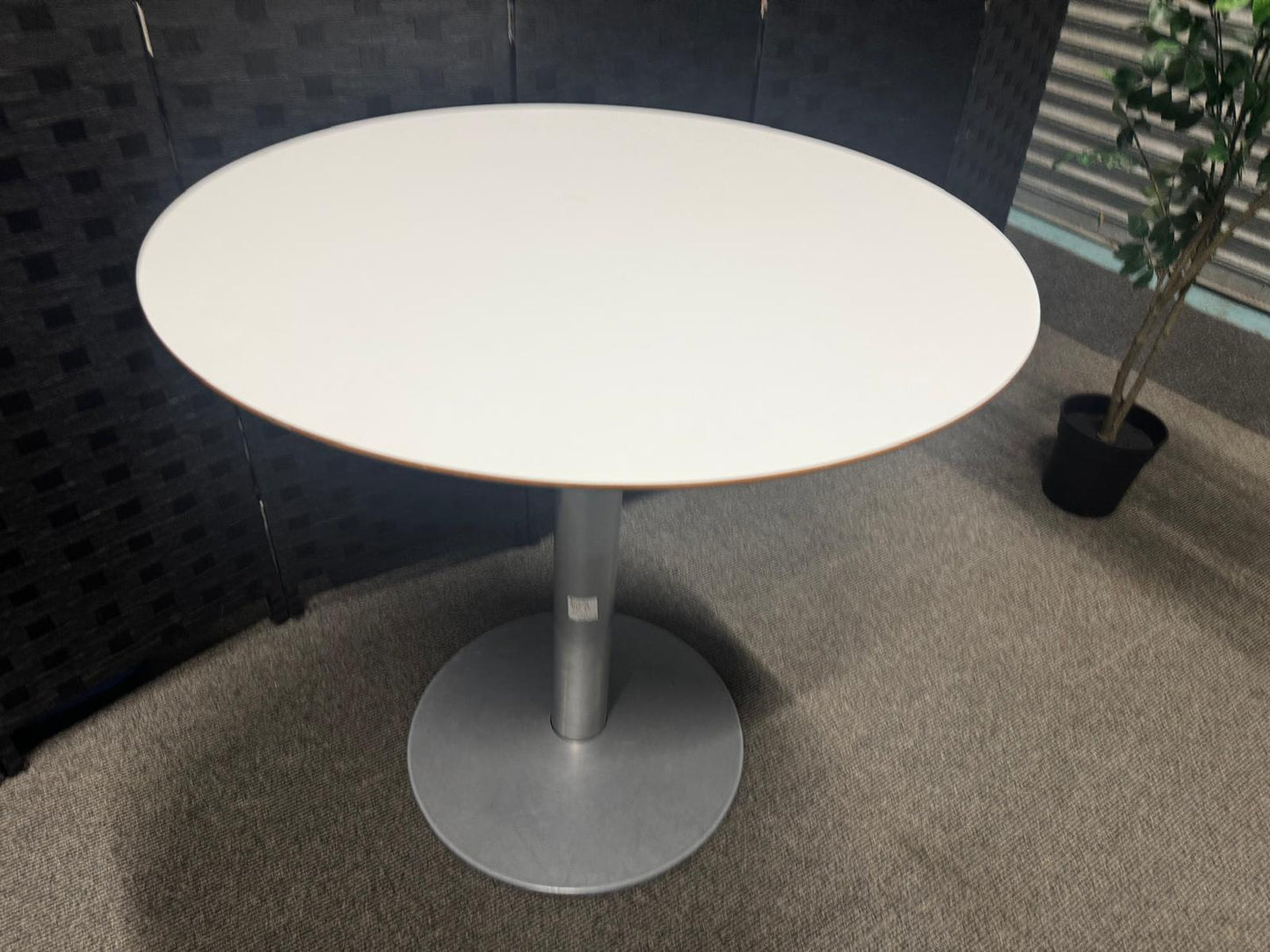 Second-hand White Office Meeting Room Round Table - 75cm Diameter