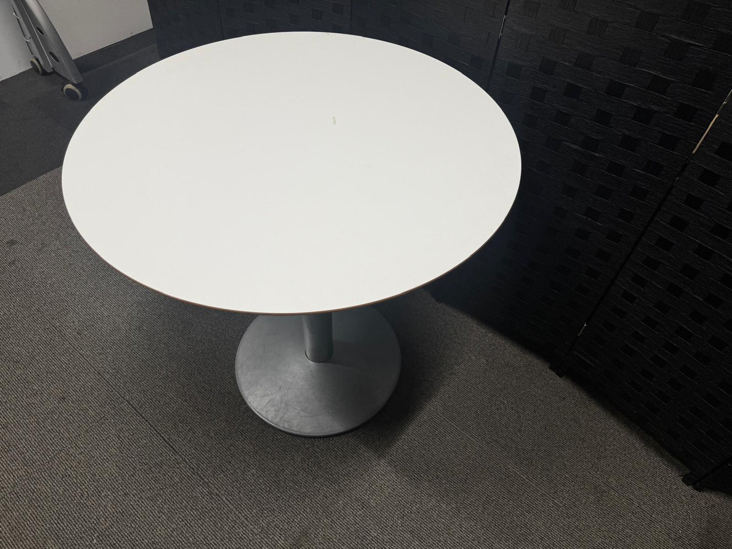 Second-hand White Office Meeting Room Round Table - 75cm Diameter