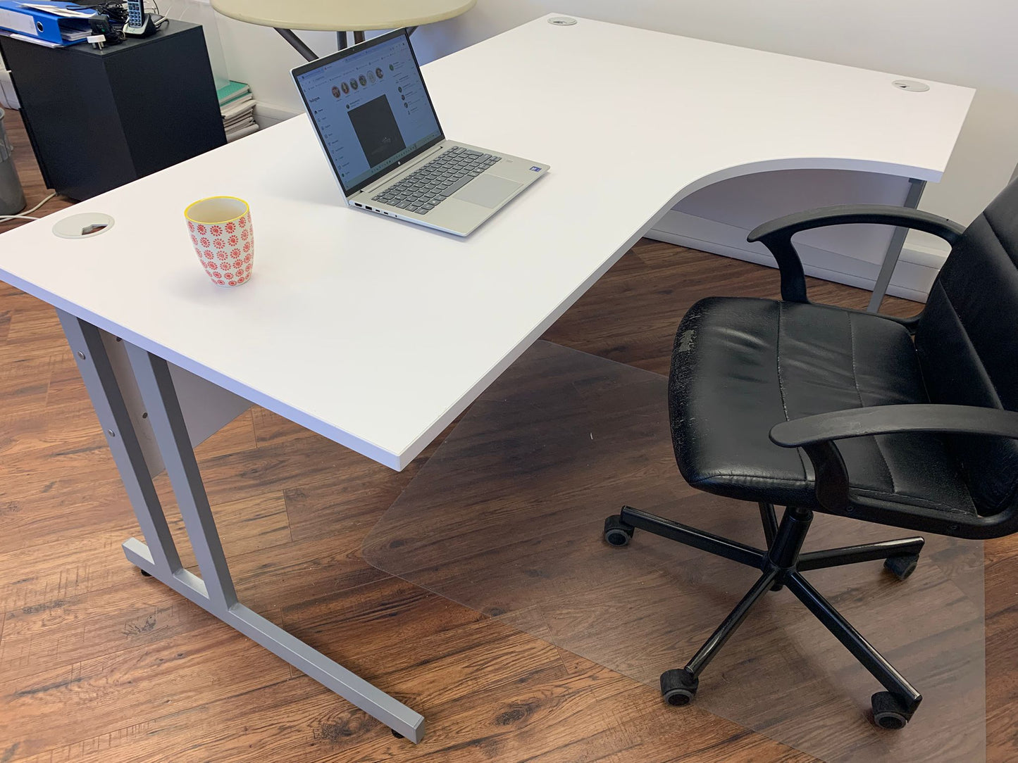 Used L shape Corner White Desk  Right Return  180cm x 120cm