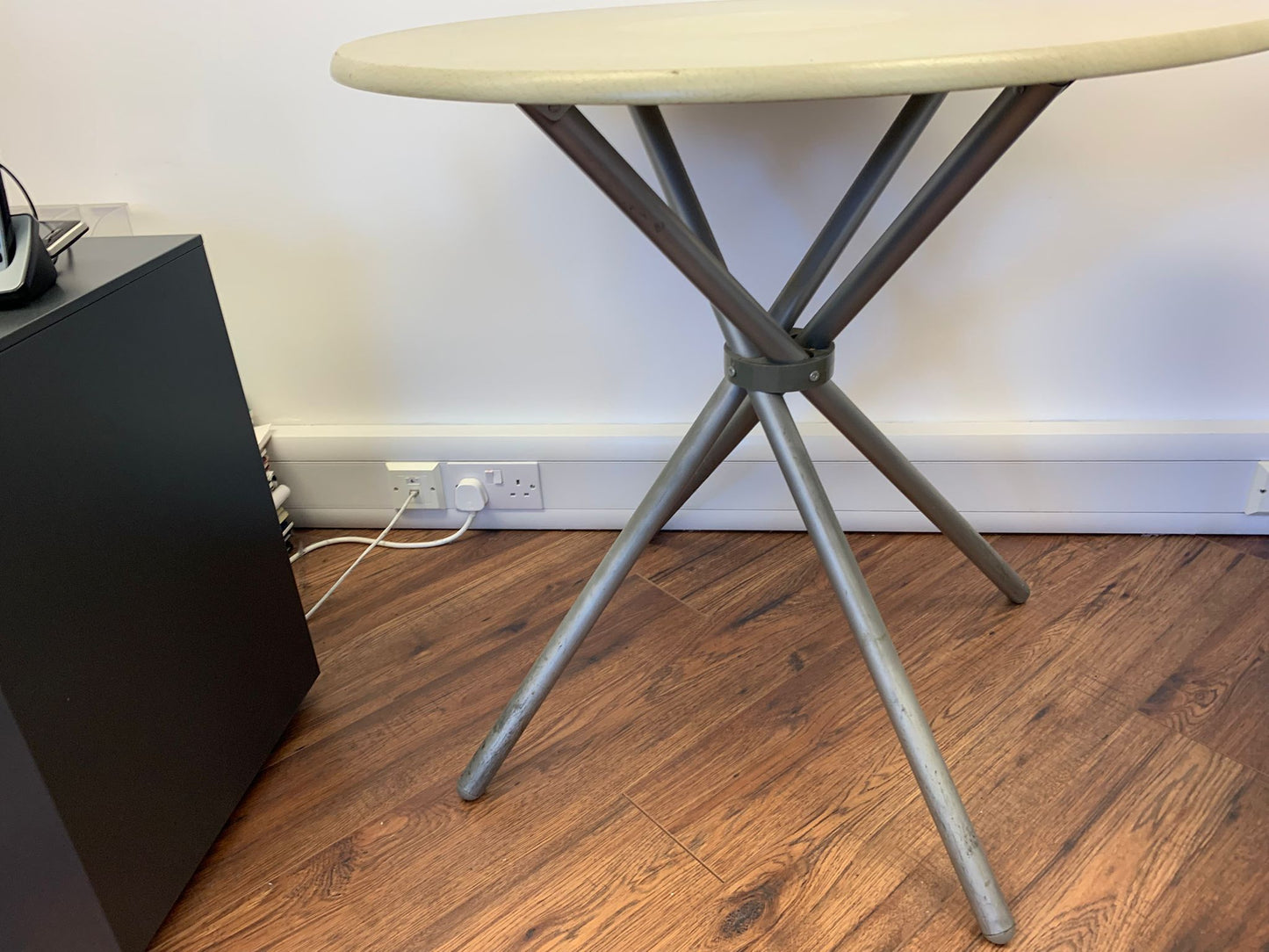 Second hand used round circular table 80cm diameter metal legs