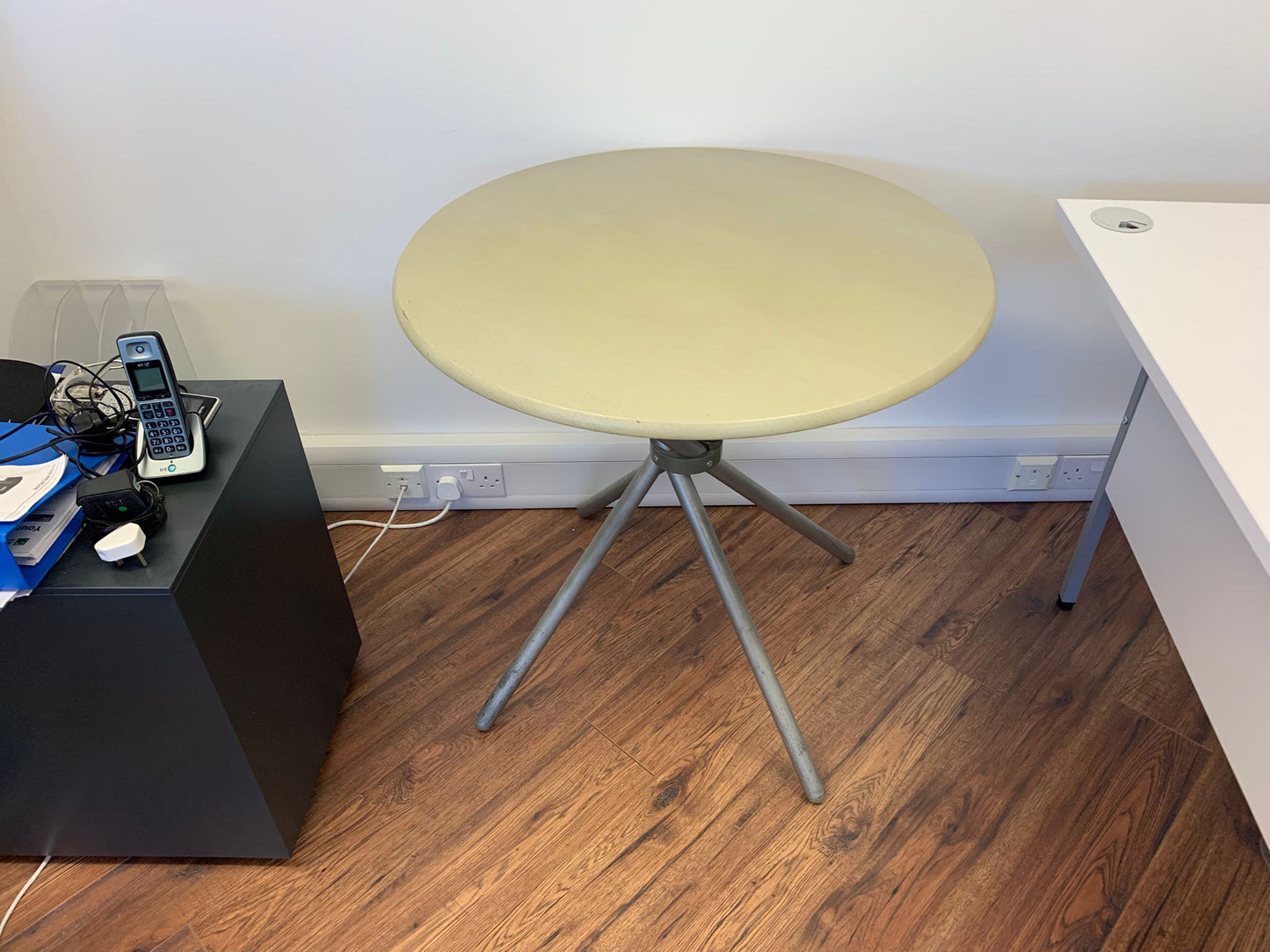 Second hand used round circular table 80cm diameter metal legs