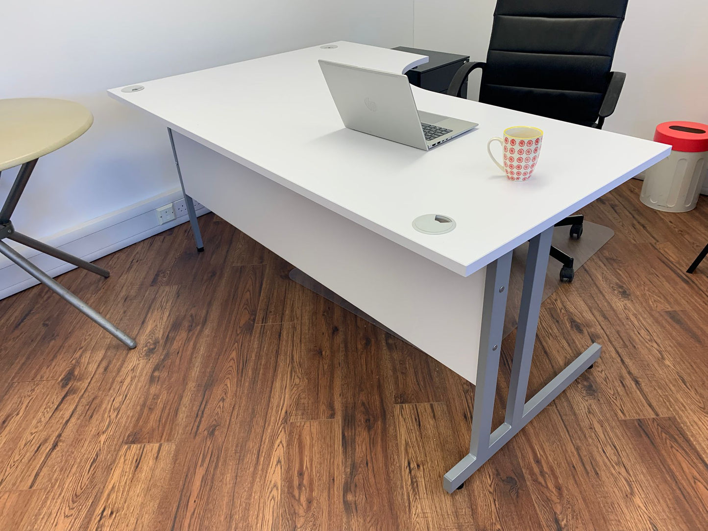 Used L shape Corner White Desk  Right Return  180cm x 120cm