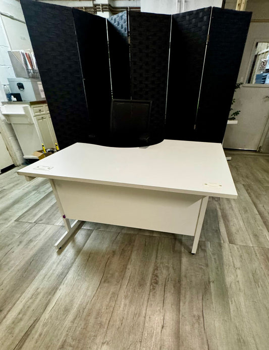 Second hand Lshape desk White 140cm x 120cm