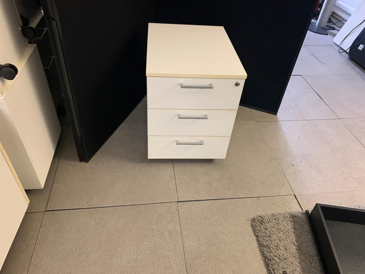 Used pedestal office drawer mobile 3 drawer white lockable H 55cm x D 60cm x W 42cm