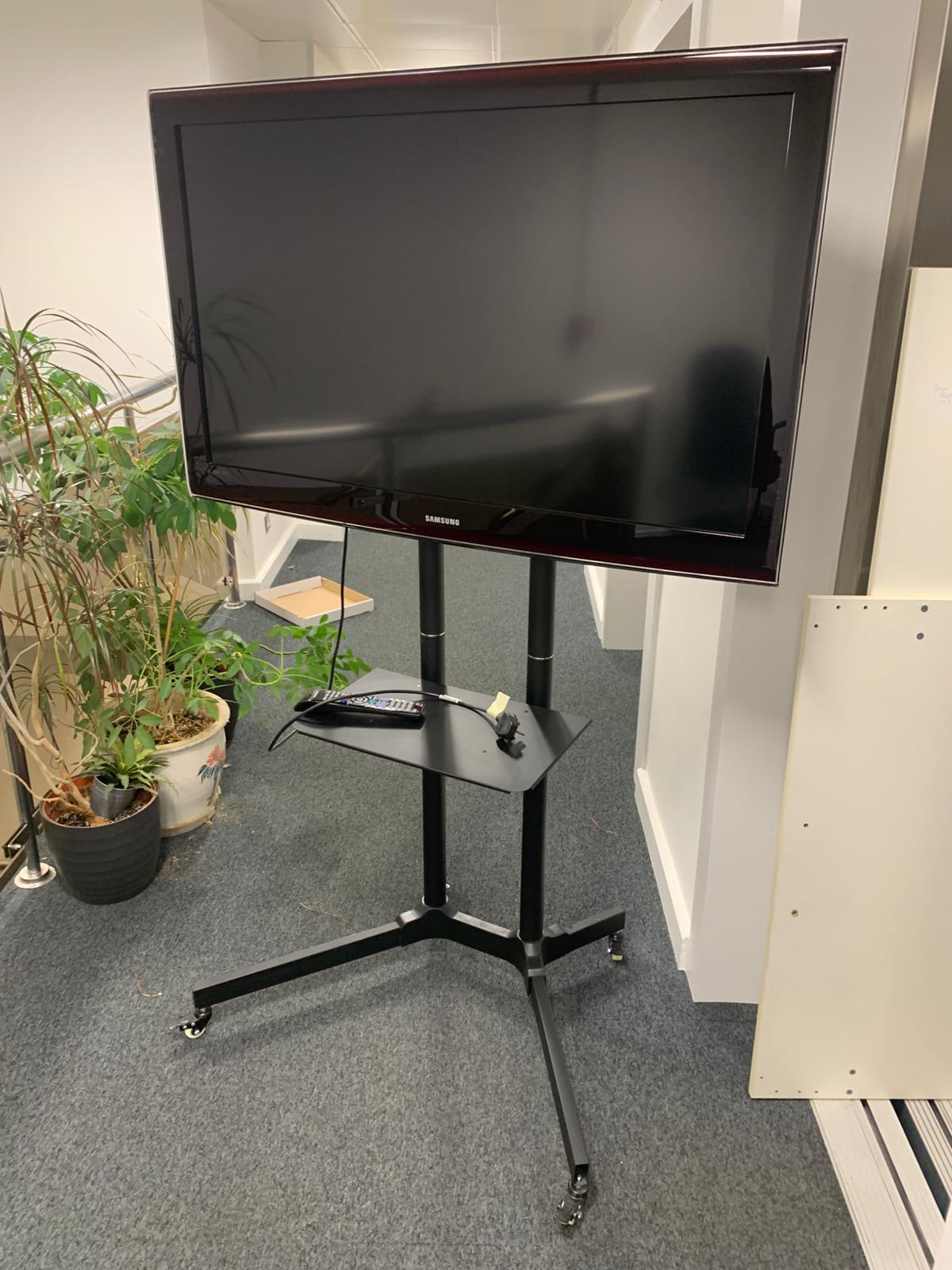 Second hand Samsung TV 46" Model: Ie46b551a6wqxu