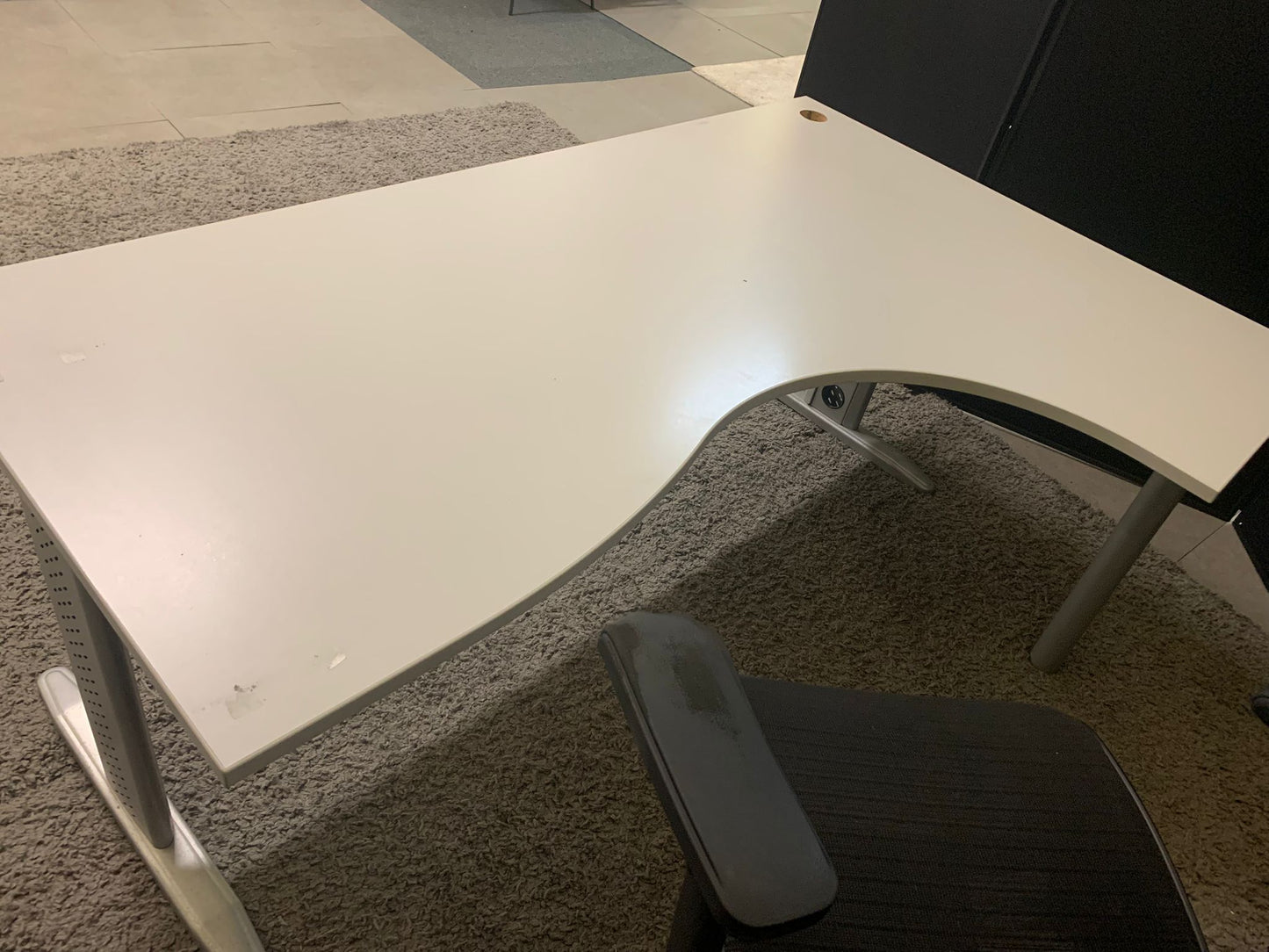 Used L shape corner office Light grey  executive large computer desk table 180cm x 120cm