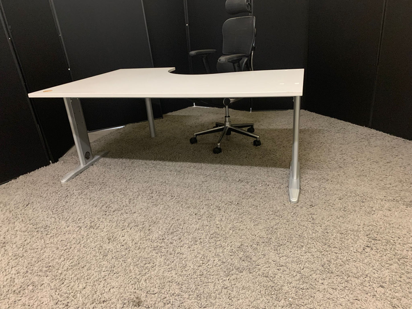 Used L shape corner office Light grey  executive large computer desk table 180cm x 120cm