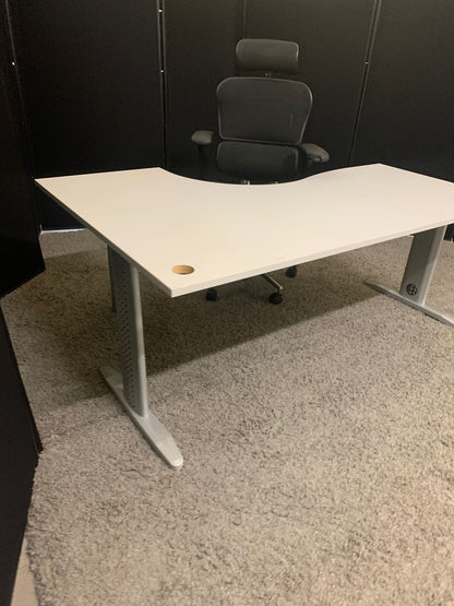 Used L shape corner office Light grey  executive large computer desk table 180cm x 120cm