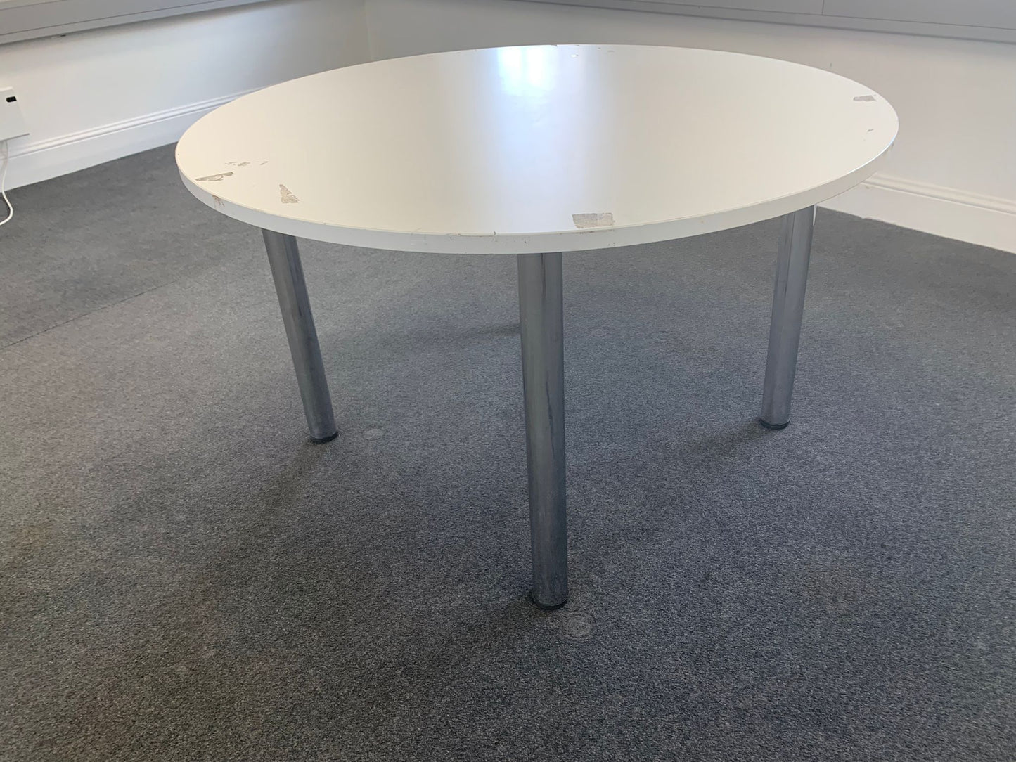Second hand table meeting office White circular break out conference stick leg 120cm