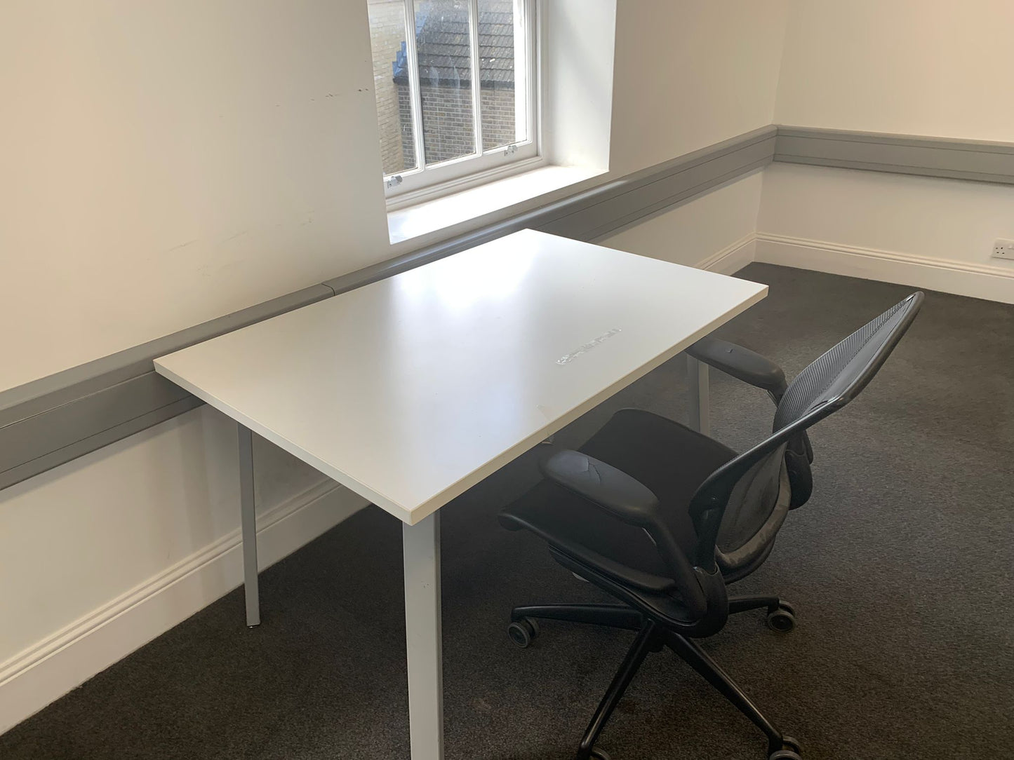 Used White Computer Desk stick leg 120cm x 80cm