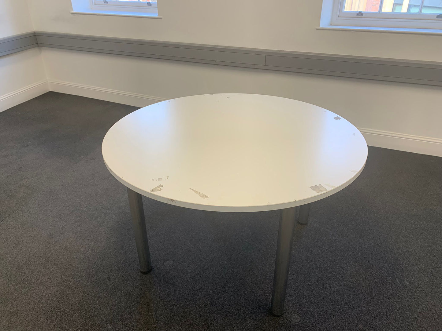 Second hand table meeting office White circular break out conference stick leg 120cm