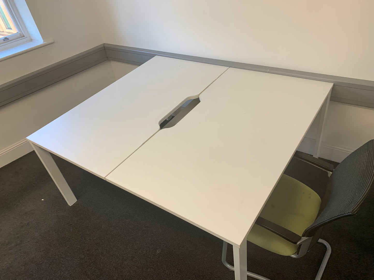 Second hand pod bench desk 2 persons white 140cm x160cm