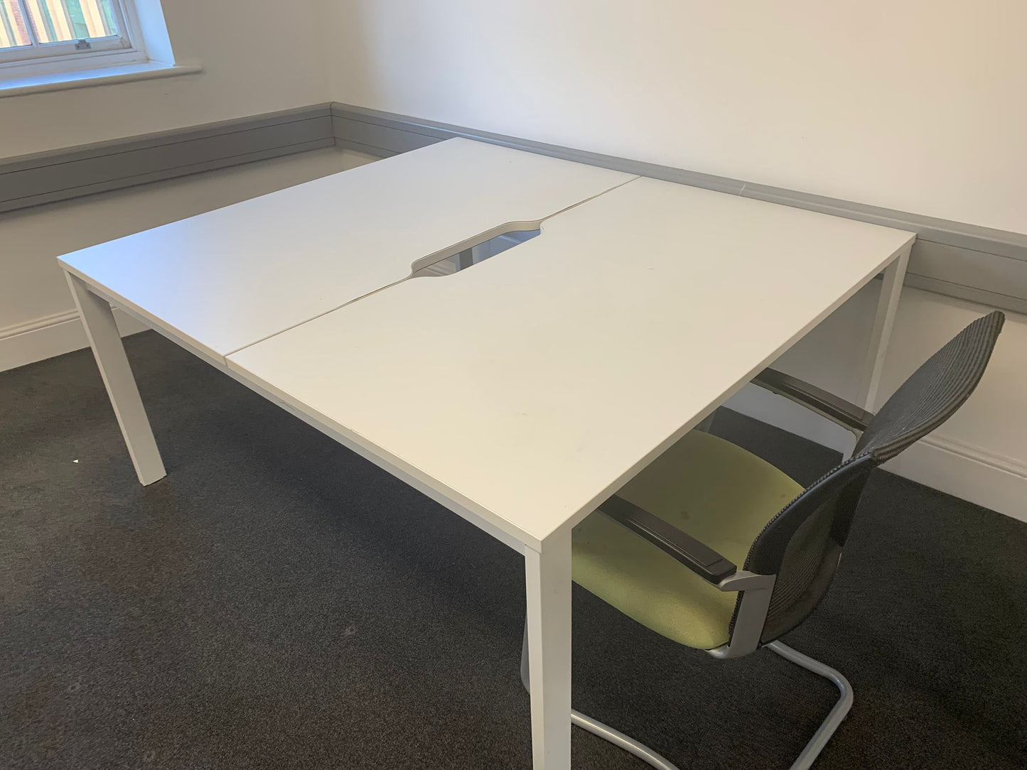 Second hand pod bench desk 2 persons white 140cm x160cm