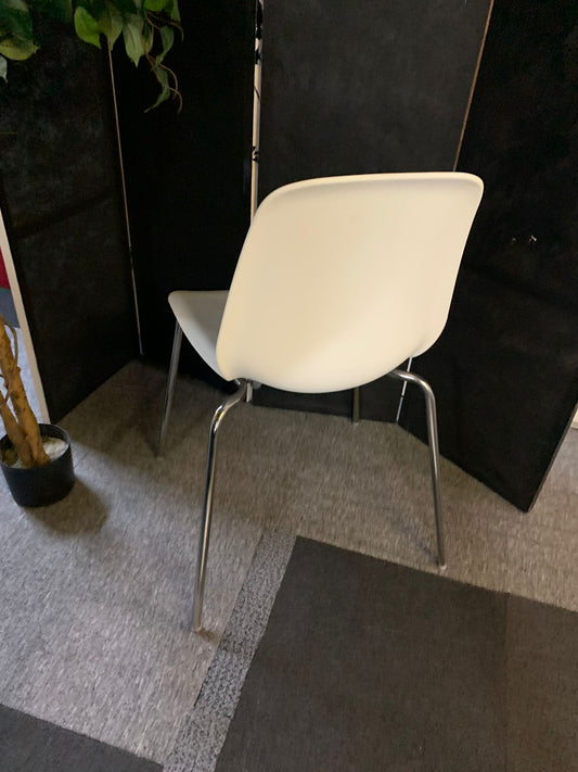 Used 17 x white short stool chrome legged office chair