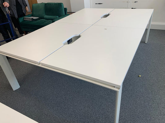 Second hand pod bench desk 4 persons white 119cm x 79cm each desk