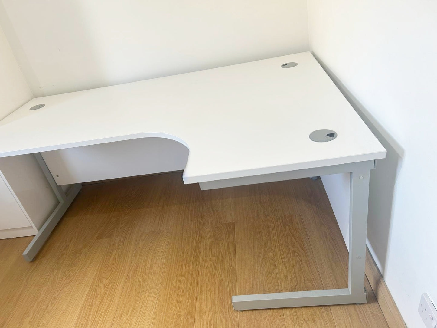 Used L shape desk White 180cm x 120cm