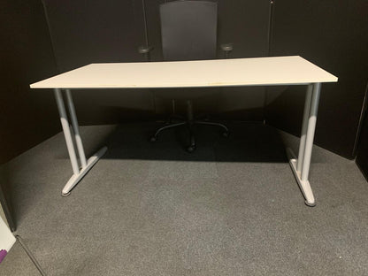 Secondhand Techo desks 160cm x 80cm - White