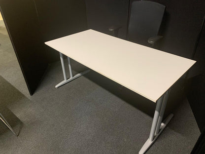 Secondhand Techo desks 160cm x 80cm - White