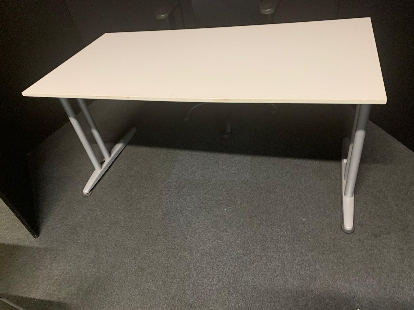 Secondhand Techo desks 160cm x 80cm - White
