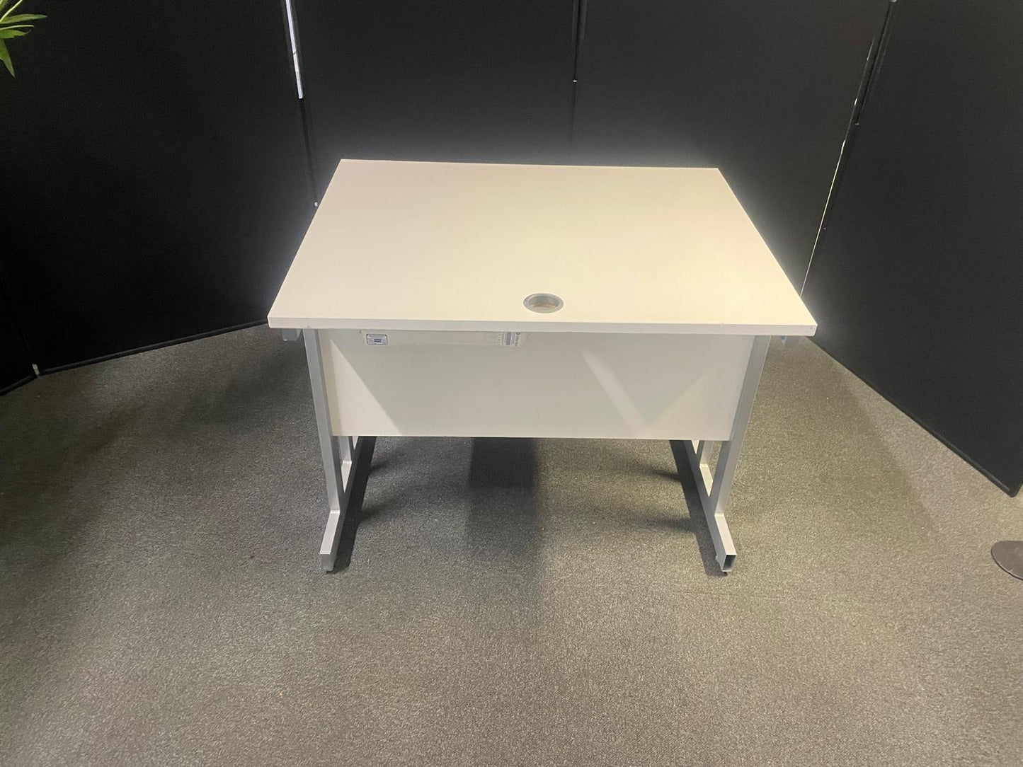 Used Desk single cantelever leg office white 100cm x 80cm