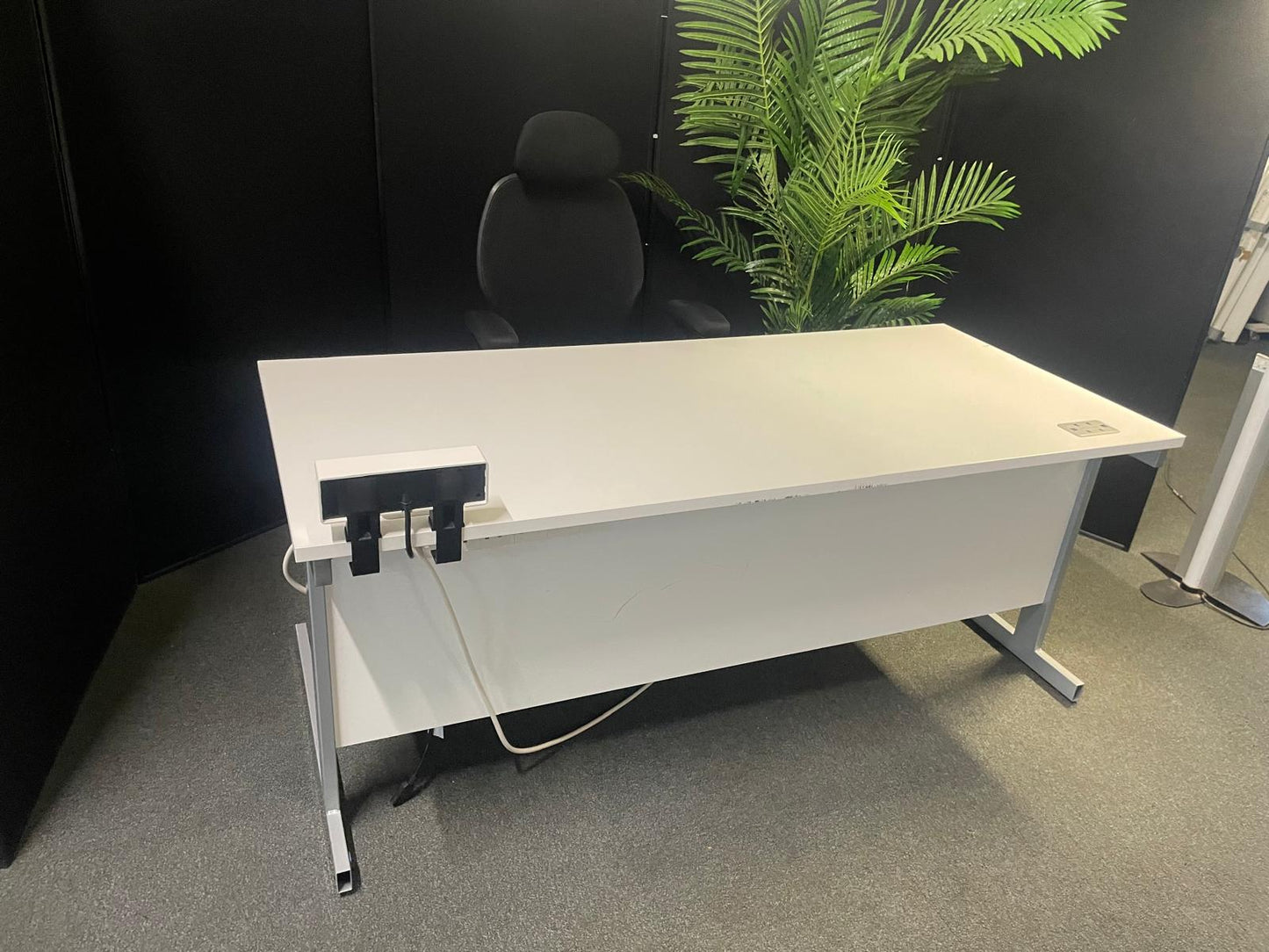 Used Desk Rectangle single cantelever leg office 160cm x 80cm