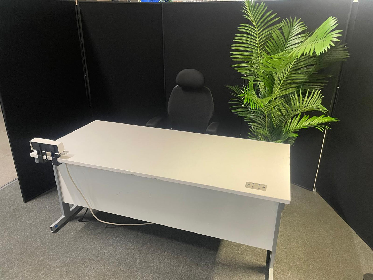Used Desk Rectangle single cantelever leg office 160cm x 80cm