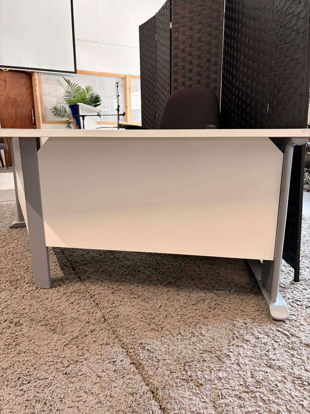 Pre-owned Desk single arc boomerang white 206cm x 80cm