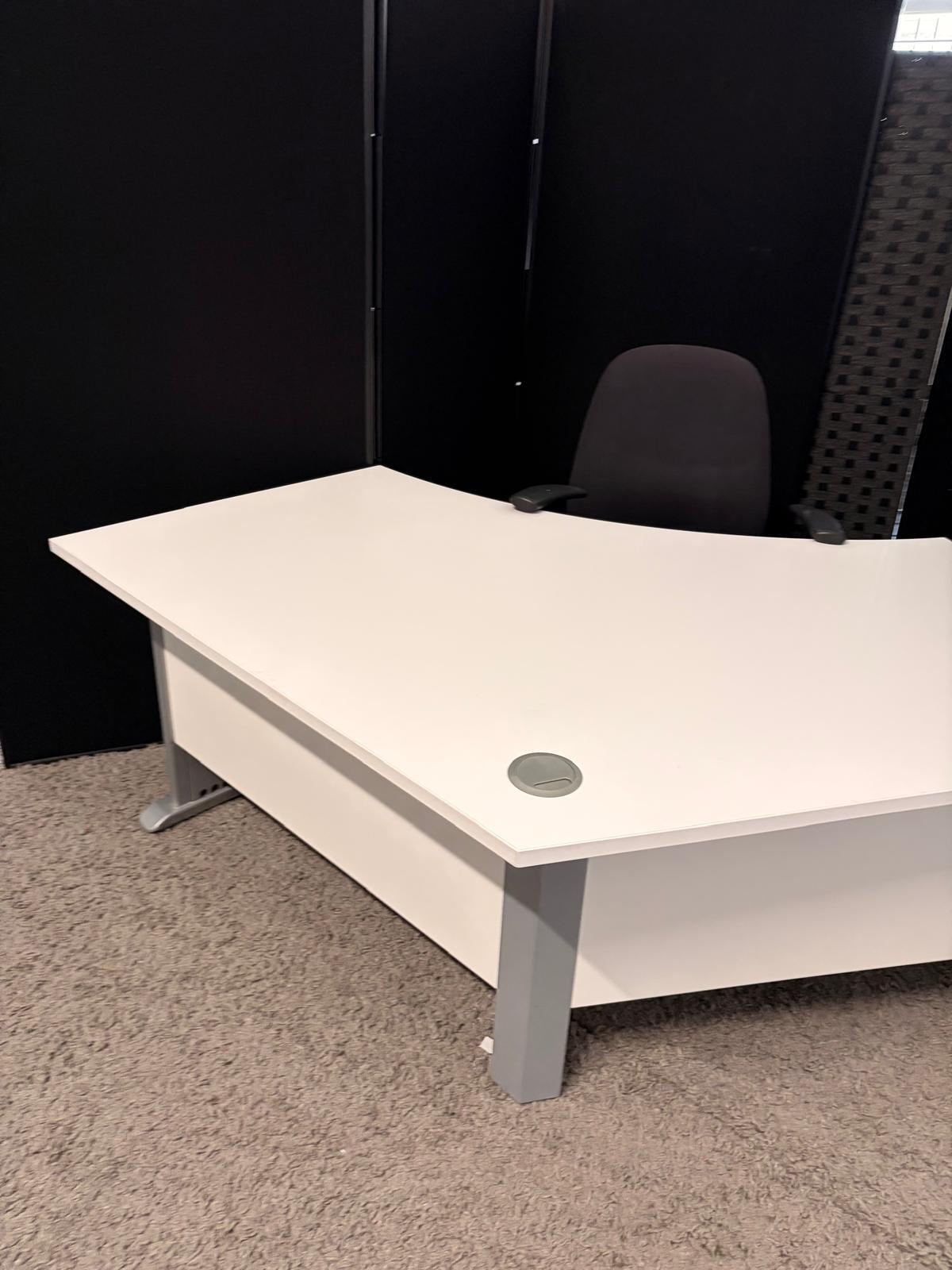 Pre-owned Desk single arc boomerang white 206cm x 80cm