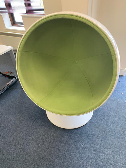 Preowned egg chair white gloss fibreglass shell swivel base. Green Eero Aarnio style retro ball