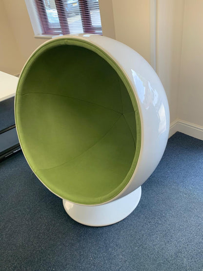 Preowned egg chair white gloss fibreglass shell swivel base. Green Eero Aarnio style retro ball