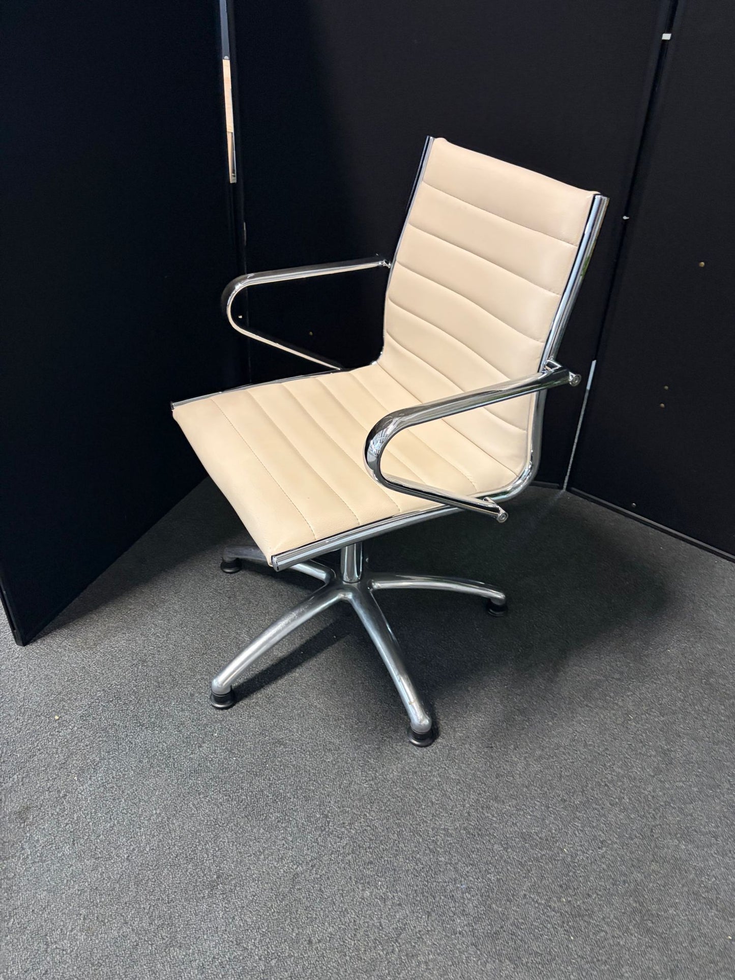 Preowned Sitland Chair Classic Conference Cream Leather on Chrome Swivel Base