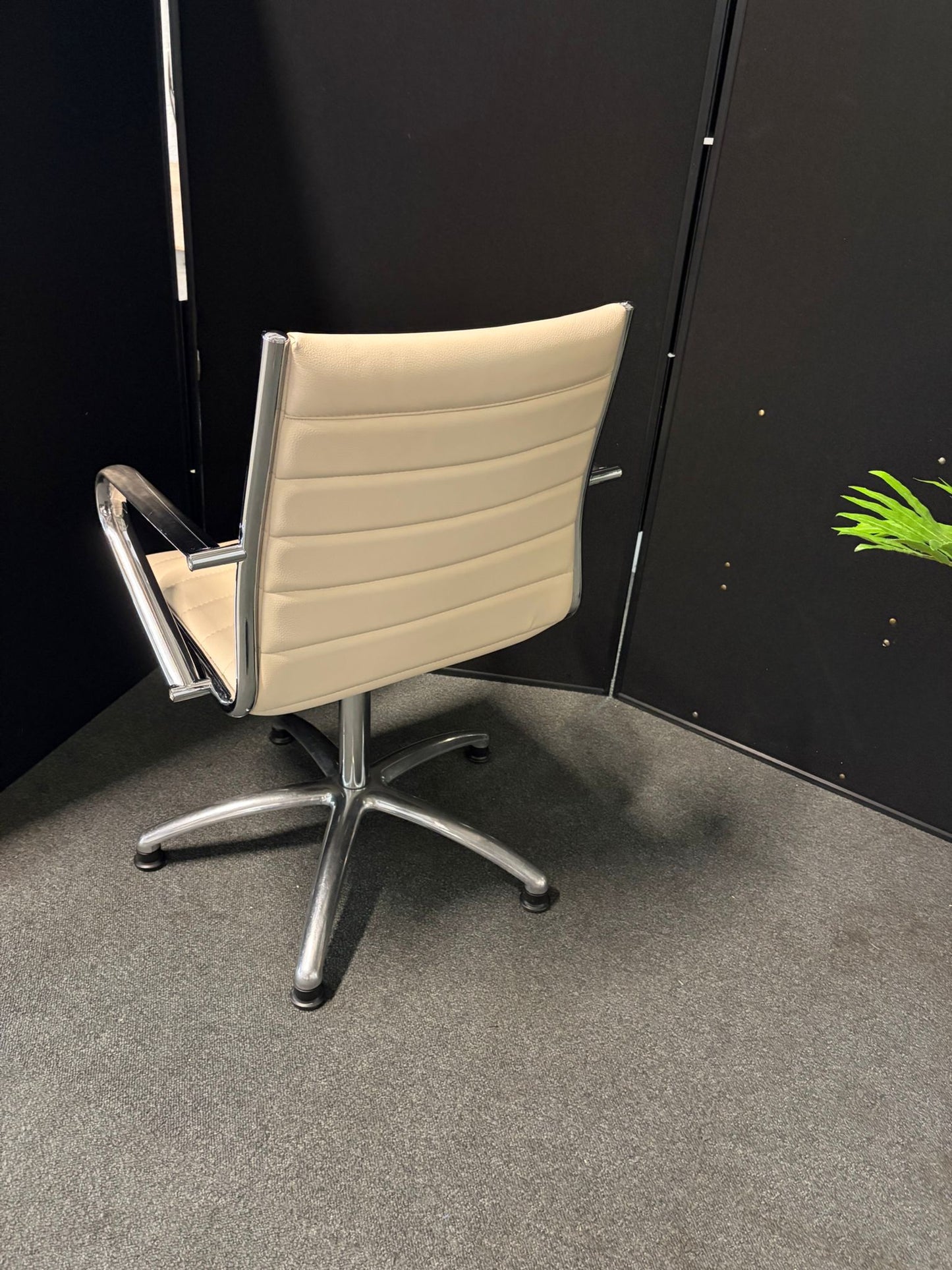 Preowned Sitland Chair Classic Conference Cream Leather on Chrome Swivel Base