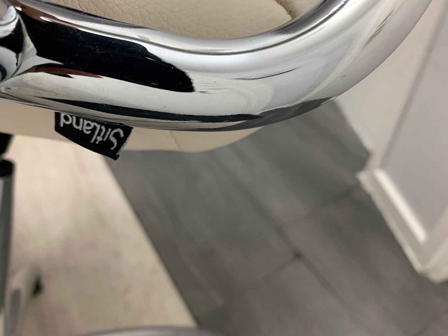 Preowned Sitland Chair Classic Conference Cream Leather on Chrome Swivel Base