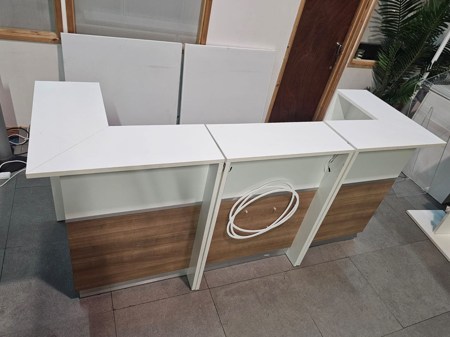 Used Second hand White and Wood Office Reception Desk with countertop H:117cm D:80cm W:240cm