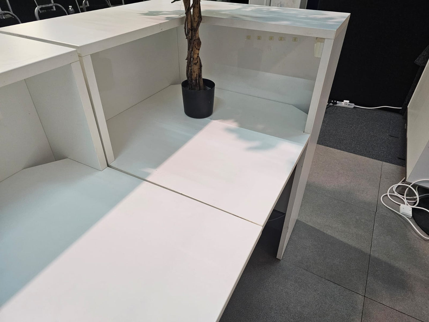 Used Second hand White and Wood Office Reception Desk with countertop H:117cm D:80cm W:240cm
