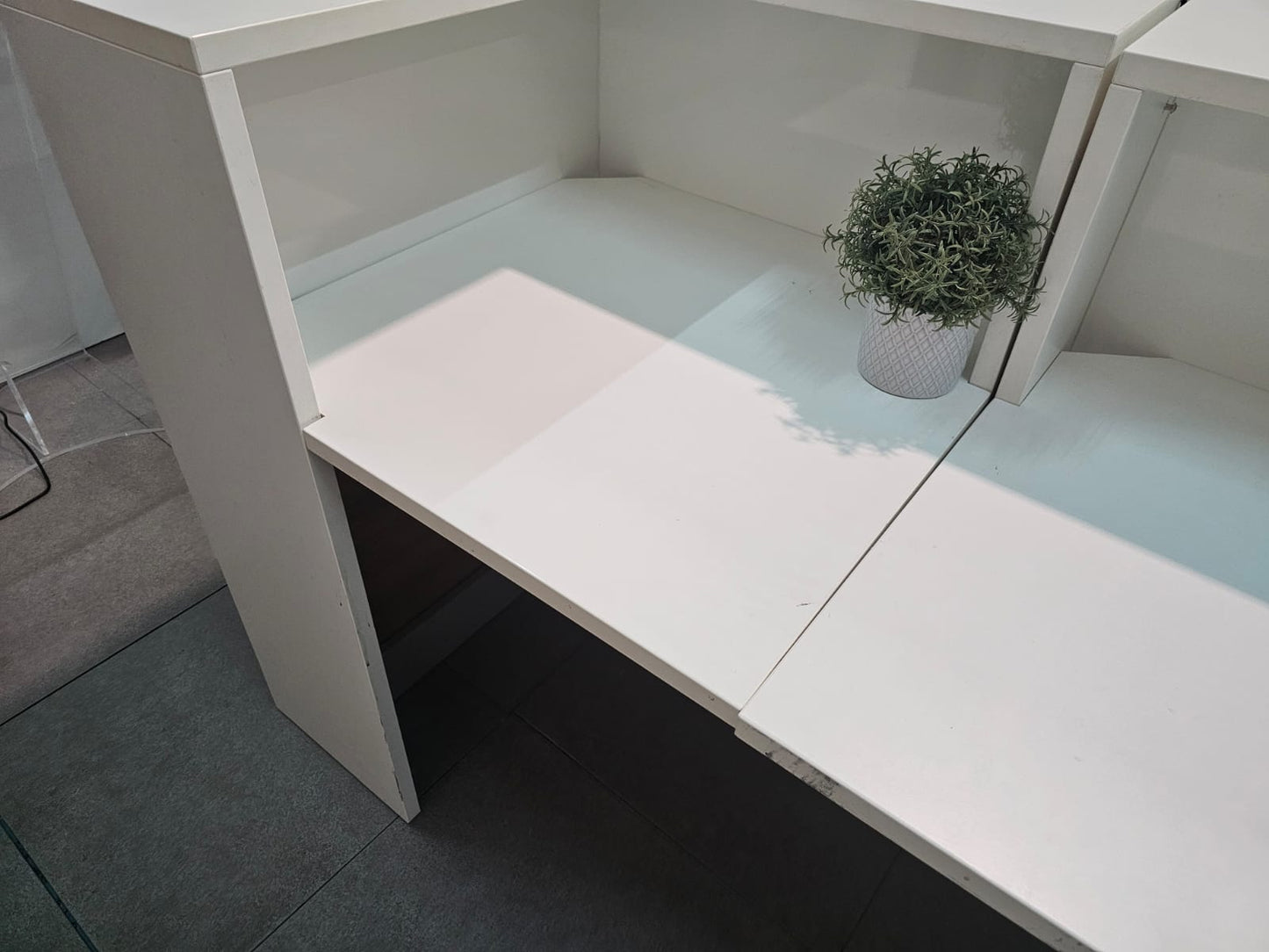 Used Second hand White and Wood Office Reception Desk with countertop H:117cm D:80cm W:240cm