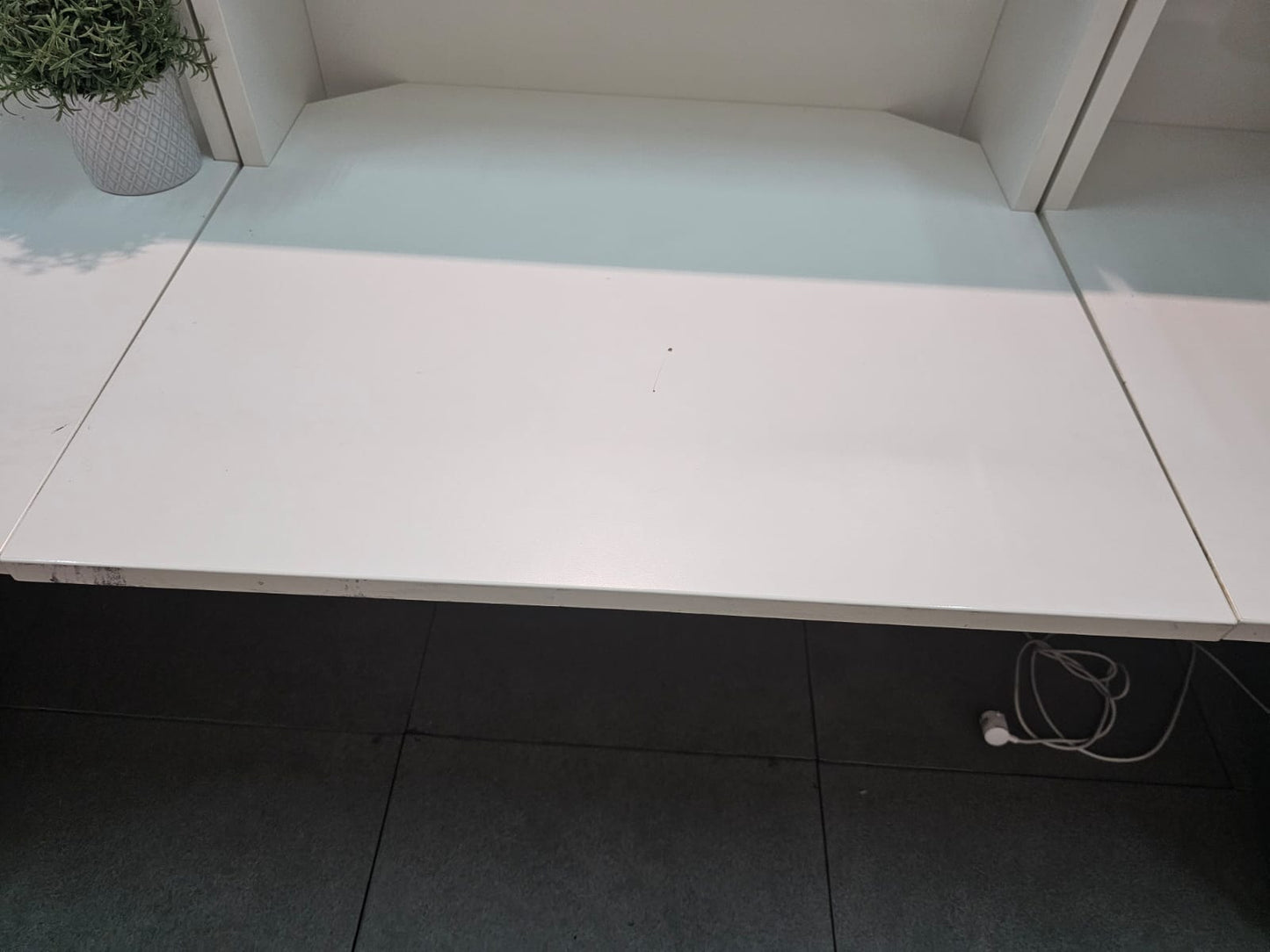 Used Second hand White and Wood Office Reception Desk with countertop H:117cm D:80cm W:240cm