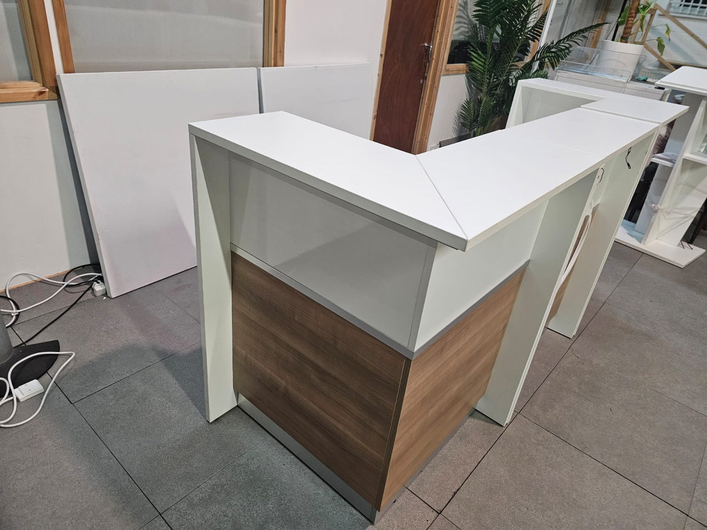Used Second hand White and Wood Office Reception Desk with countertop H:117cm D:80cm W:240cm