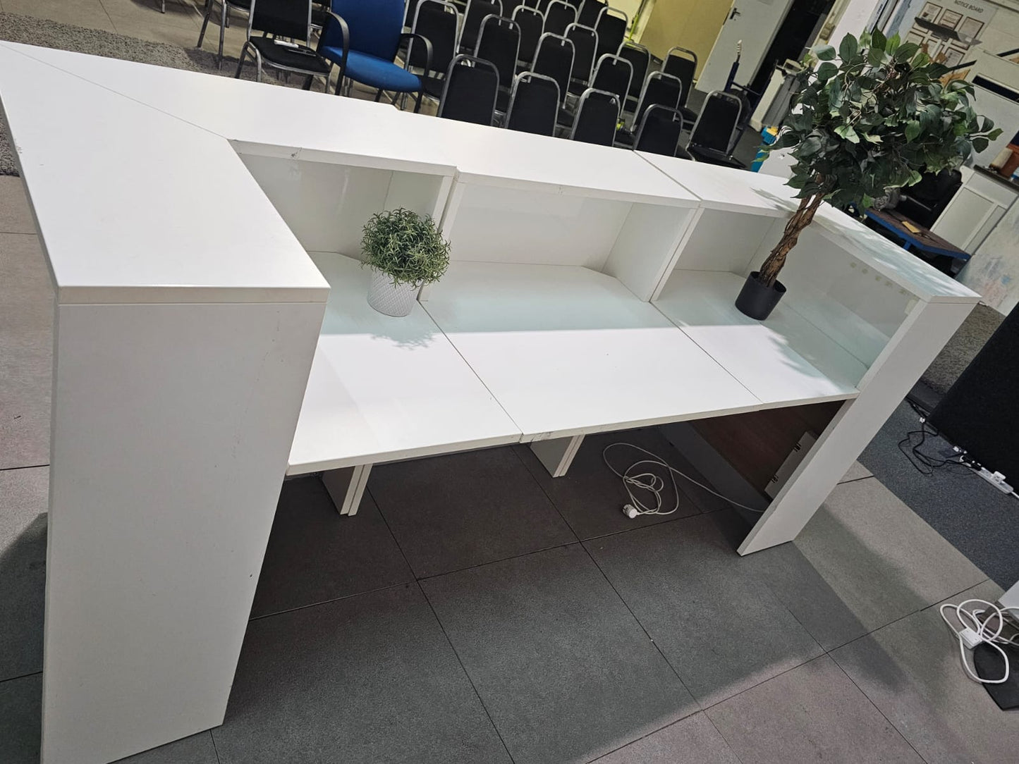 Used Second hand White and Wood Office Reception Desk with countertop H:117cm D:80cm W:240cm