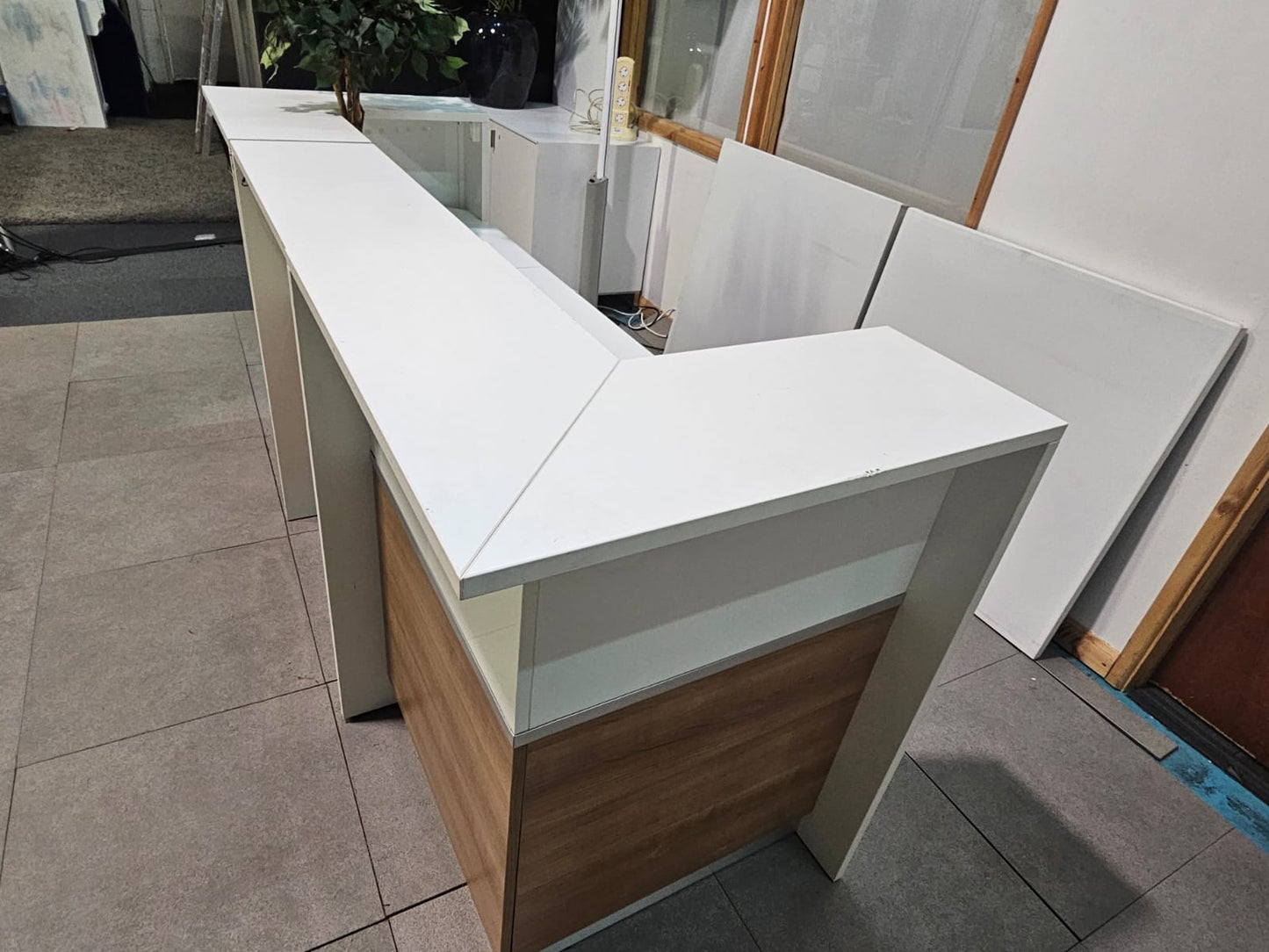 Used Second hand White and Wood Office Reception Desk with countertop H:117cm D:80cm W:240cm