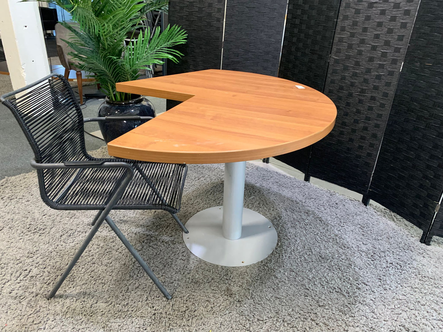 Modern wood finish breakout table 120cm diameter