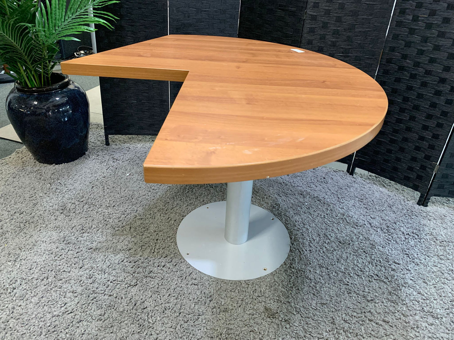 Modern wood finish breakout table 120cm diameter