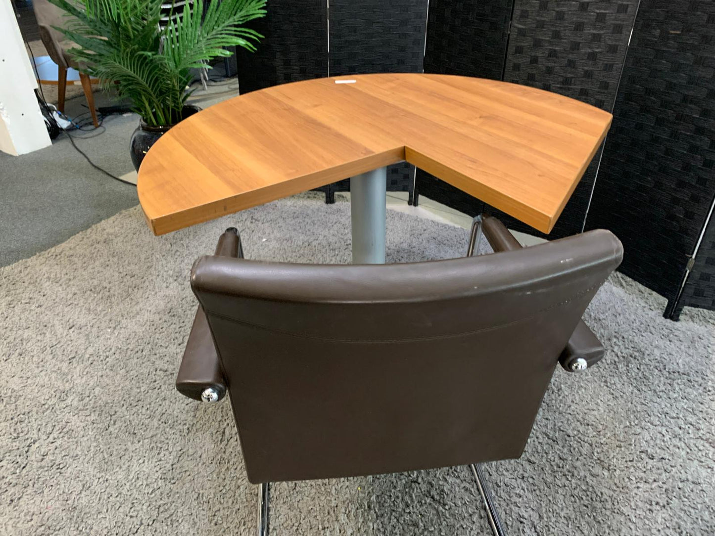 Modern wood finish breakout table 120cm diameter