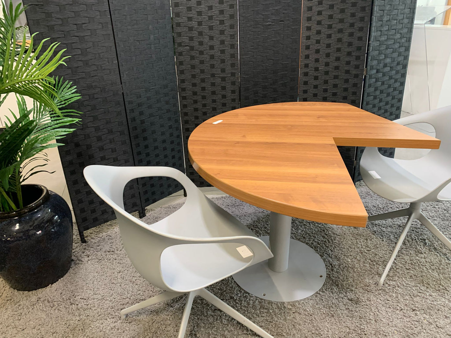 Modern wood finish breakout table 120cm diameter