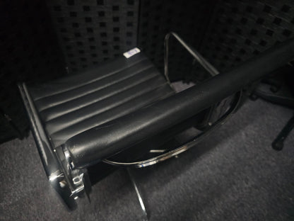 Black leatherette Swivel Meeting Chair- Ribbed Auto-Return Swivel Chair