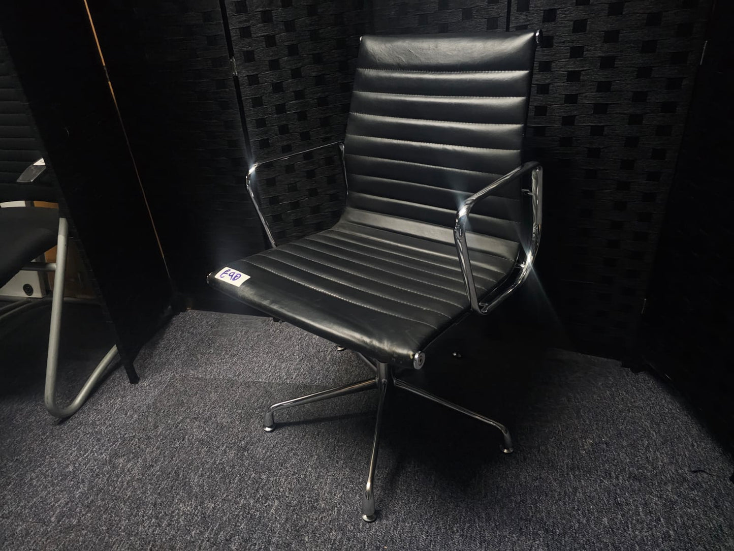 Black leatherette Swivel Meeting Chair- Ribbed Auto-Return Swivel Chair